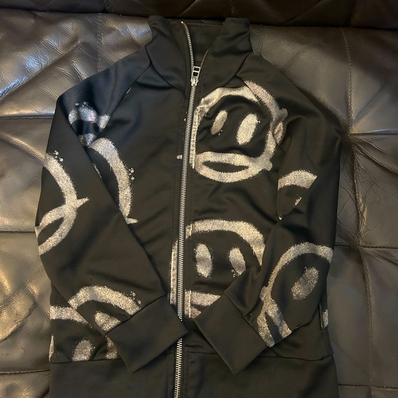 Nununu zip up with matching terry lined pants spray paint smile design size 6/7 - Picture 1 of 7